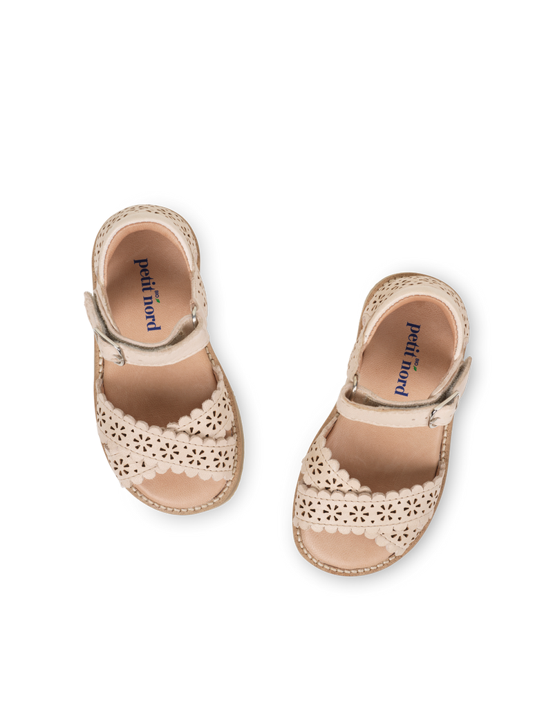 Petit Nord Crossover Scallop Flower Sandals Cream 052